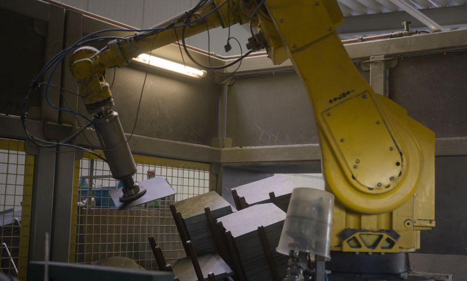 Schieferproduktion mit Armroboter
