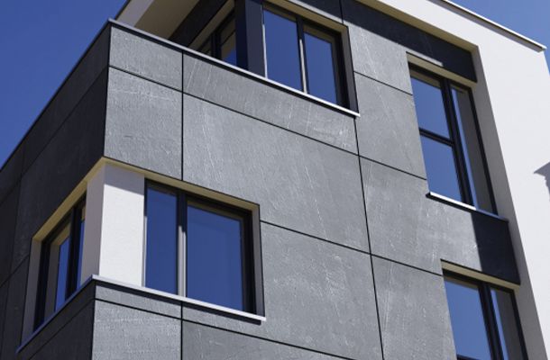 Modernes Bürogebäude mit MAGOG VENEO Slatepanel® Optik.