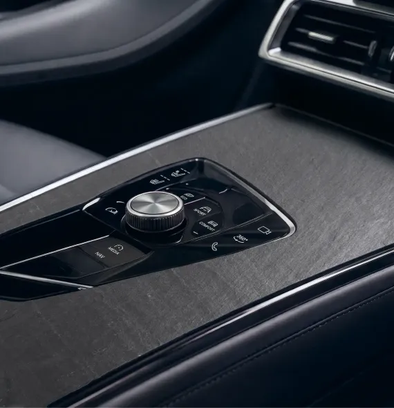 Veneo Slate Installed in a Car
